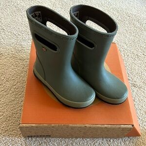 Bogs size boys 11 rain boots